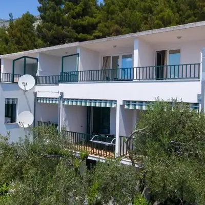 Apartments with parking space Brela - Makarska - 11687