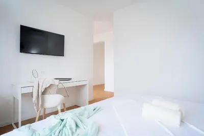 TV i/ili zabavni centar u objektu Feelhvar along BlueLagoon beach
