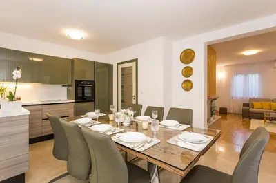 Kuhinja ili čajna kuhinja u objektu Villa Sweet Home Marija With Heated Pool