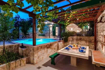 Bazen u objektu Humac Villa Vero Apartments ili u blizini
