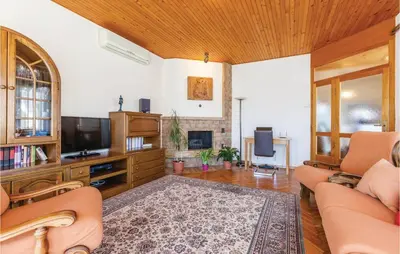 TV i/ili zabavni centar u objektu Two-Bedroom Apartment In Duce