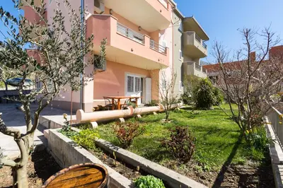 Vrt u objektu Apartment Dadić