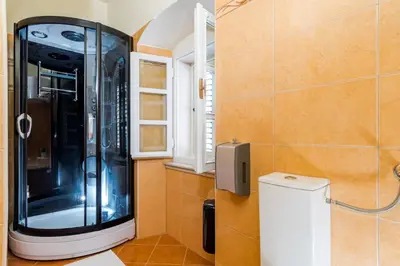 Kupaonica u objektu Apartments and rooms with a swimming pool Sumartin, Brac - 13483