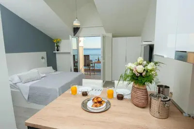 Krevet ili kreveti u jedinici u objektu Seaside Luxury Suites