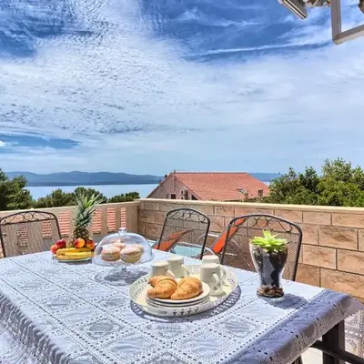 Lantana Apartment
