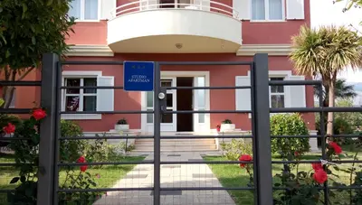 Fasada ili ulaz u objekt Apartmani Biočić