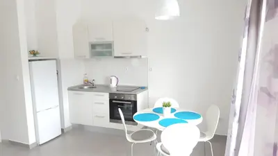 Kuhinja ili čajna kuhinja u objektu Apartments by the sea Stomorska, Solta - 13695
