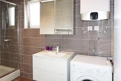 Kupaonica u objektu New and modern apartment Karavona Bol