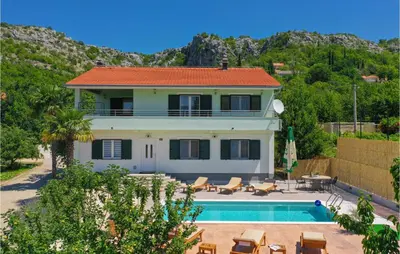 Pogled na planine ili pogled na planine iz apartmana