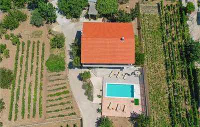 Bazen u objektu Three-Bedroom Apartment In Kresevo ili u blizini
