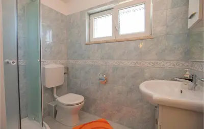 Kupaonica u objektu Three-Bedroom Apartment In Kresevo