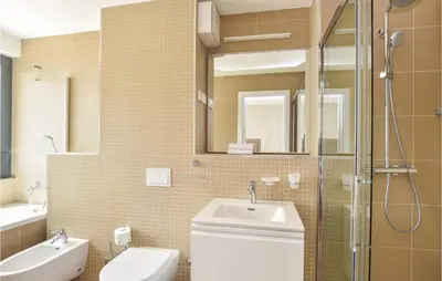 Kupaonica u objektu Beach Front Home In Omis With Sauna
