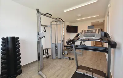 Fitness centar i/ili fitness sadržaji u objektu Beach Front Home In Omis With Sauna