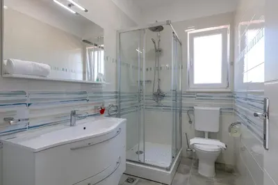 Kupaonica u objektu Villa Makarac - Heated Pool, Beach 140m & Kids Playground I Brač