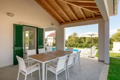 Balkon ili terasa u objektu Villa Makarac - Heated Pool, Beach 140m & Kids Playground I Brač