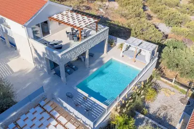Bazen u objektu Villa Belpur ili u blizini