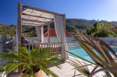 Pogled na planine ili pogled na planine iz vila