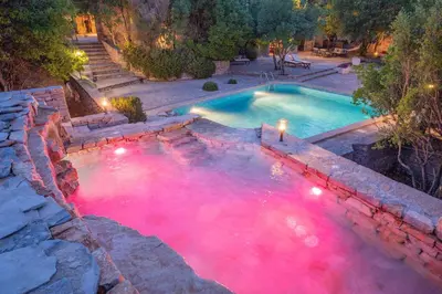 Bazen u objektu Nono Ban Boutique Hotel & Villas ili u blizini