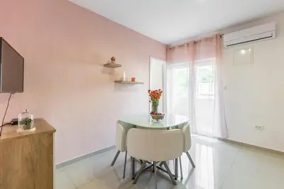 TV i/ili zabavni centar u objektu Apartments Karlo