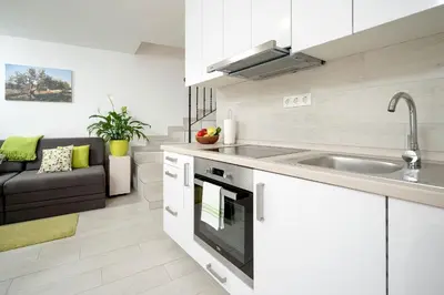Kuhinja ili čajna kuhinja u objektu Bobotovi Central Sea View Duplex