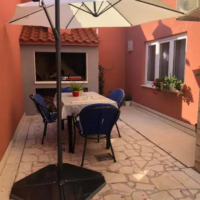 Popločani dio dvorišta ili vanjski dio objekta Rooms Ana