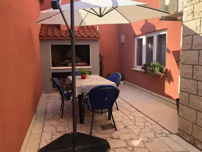 Popločani dio dvorišta ili vanjski dio objekta Rooms Ana