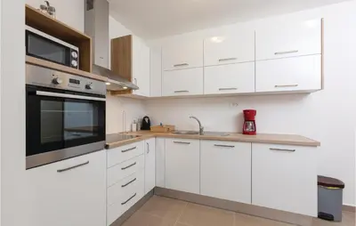 Kuhinja ili čajna kuhinja u objektu Three-Bedroom Apartment In Split