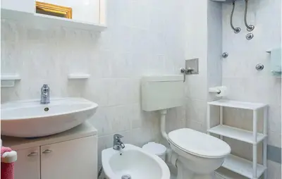 Kupaonica u objektu Two-Bedroom Apartment In Lokva Rogoznica