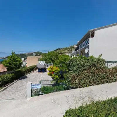 Apartments by the sea Duce