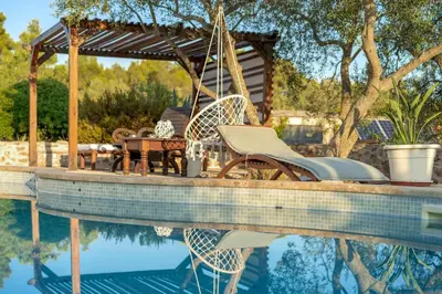Bazen u objektu Spacious House with Private Pool in Stari Grad ili u blizini
