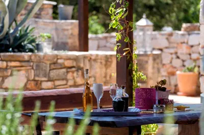 Pića u objektu Spacious House with Private Pool in Stari Grad