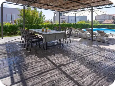 Bazen u objektu Modern apartment with private pool near Split ili u blizini