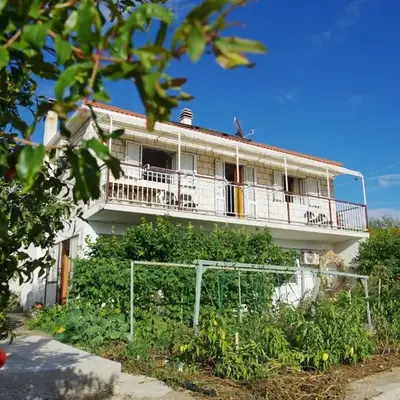Apartments with parking space Sumartin