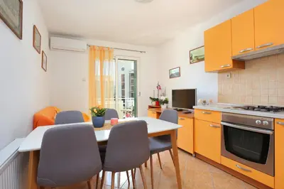 Kuhinja ili čajna kuhinja u objektu Apartments by the sea Makarska - 13222