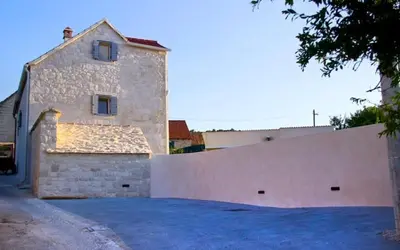 Zgrada u kojoj se nalazi vila