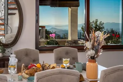 Pogled na planine ili pogled na planine iz vila