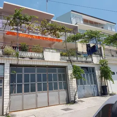 Apartments with a parking space Omis - 13785