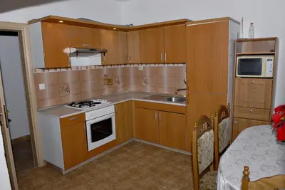 Kuhinja ili čajna kuhinja u objektu Family friendly house with a swimming pool Kostanje, Omis - 14176
