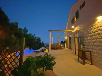 Bazen u objektu Holiday Home Nevista ili u blizini