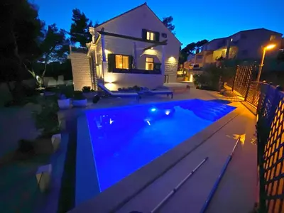 Bazen u objektu Holiday Home Nevista ili u blizini