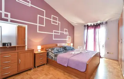 Krevet ili kreveti u jedinici u objektu Six-Bedroom Holiday Home In Podstrana