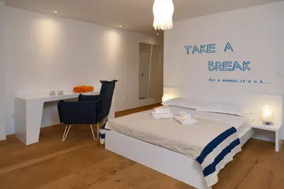 Krevet ili kreveti u jedinici u objektu Seaside family friendly house with a swimming pool Bol, Brac - 14239