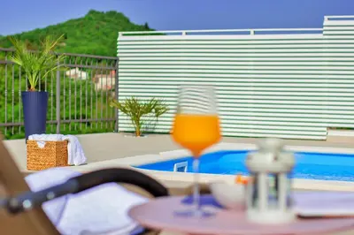 Bazen u objektu Holiday Home Vedrana ili u blizini