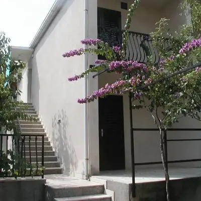 Apartments with parking space Supetar