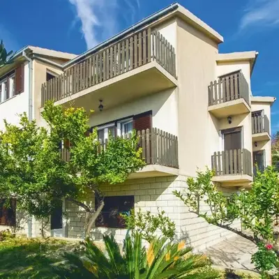 Three-Bedroom Apartment In Podstrana