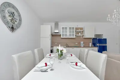 Kuhinja ili čajna kuhinja u objektu Apartments Marija
