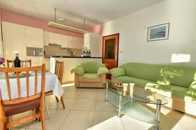 Kuhinja ili čajna kuhinja u objektu Apartments ZANA (77)