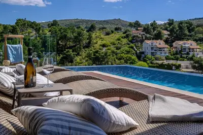 Bazen u objektu Luxury seafront villa Blue Star of Brač with pool ili u blizini
