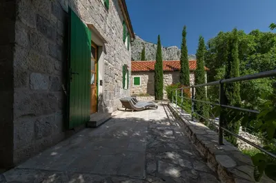 Zgrada u kojoj se nalazi vila