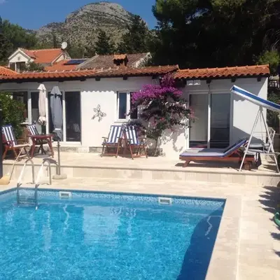 Family friendly apartments with a swimming pool Bol